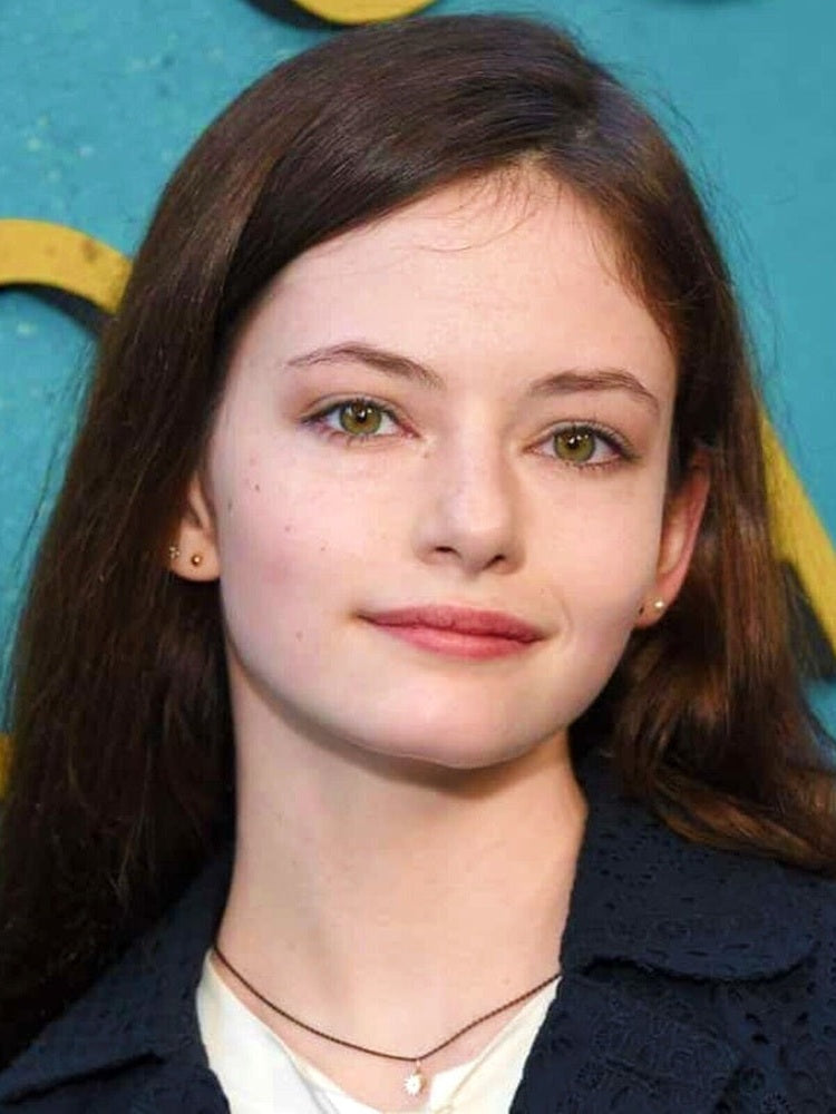 Mackenzie Foy 8.5 x 11 Candid Color Photograph Art Print Photo Picture Collectibles:Photographic Images:Photographs Style Your Walls